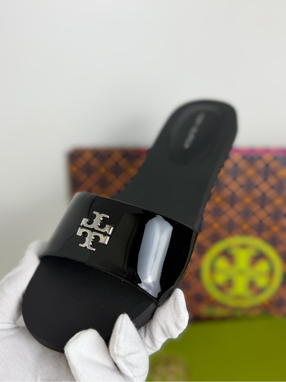 Tory Burch Black Patent Logo Slide - Picture 2 of 9